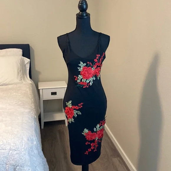 New Beautiful Black Dress With Red Roses | Color: Black/Red | Size: Xl | Elisamonice84's Closet New Beautiful Black Dress With Red Roses | Color: Black/Red | Size: Xl | Elisamonice84's Closet